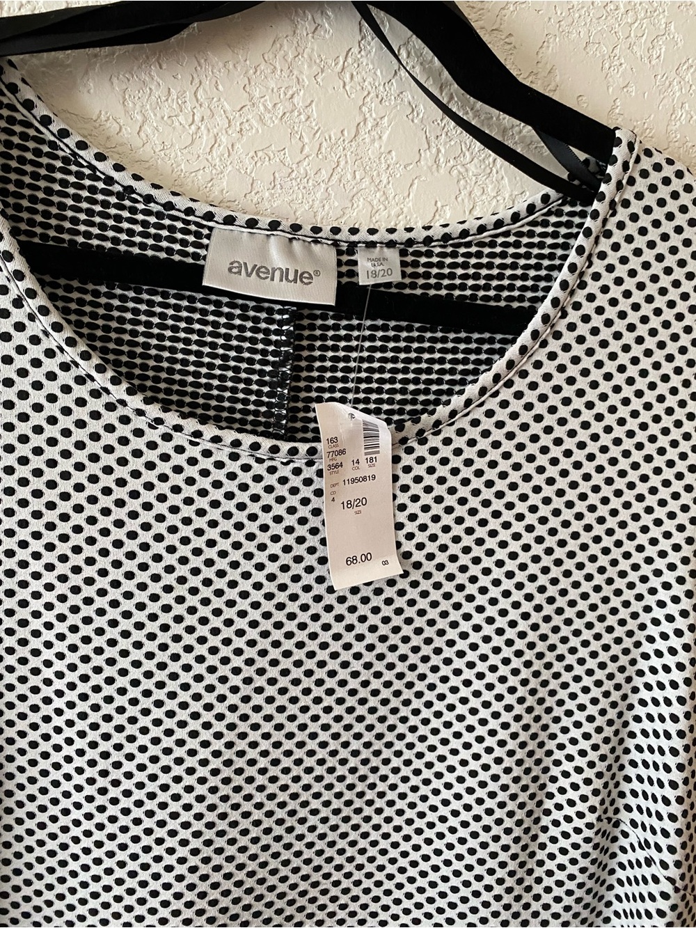 Avenue Black and White Dot Crewneck Top Size 18